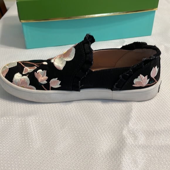 Perfect for Fall! Kate Spade Leonie Sneaker black floral. - Picture 4 of 5